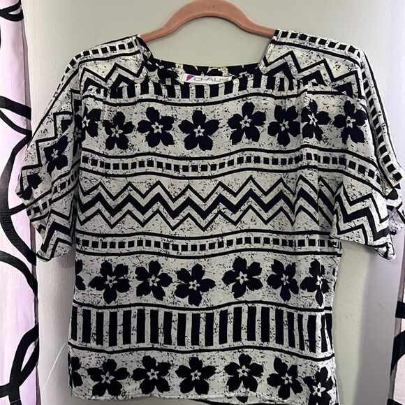 CHAUS Black and White Floral Print Blouse US Size 6 - Picture 2 of 9